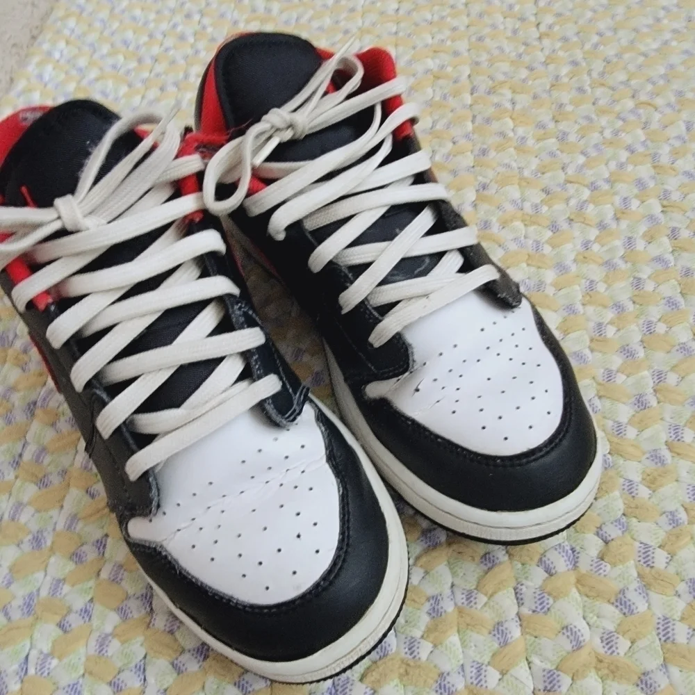 Air Jordan 1 Low Sneakers 6Y